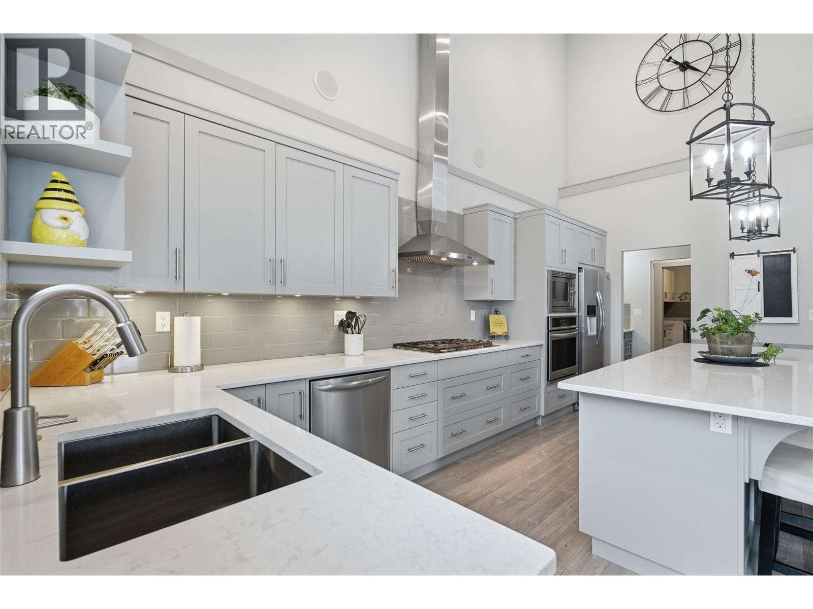 1488 Dunbar Drive, Kamloops, BC - Indoor Photo Showing Kitchen With Double Sink With Upgraded Kitchen