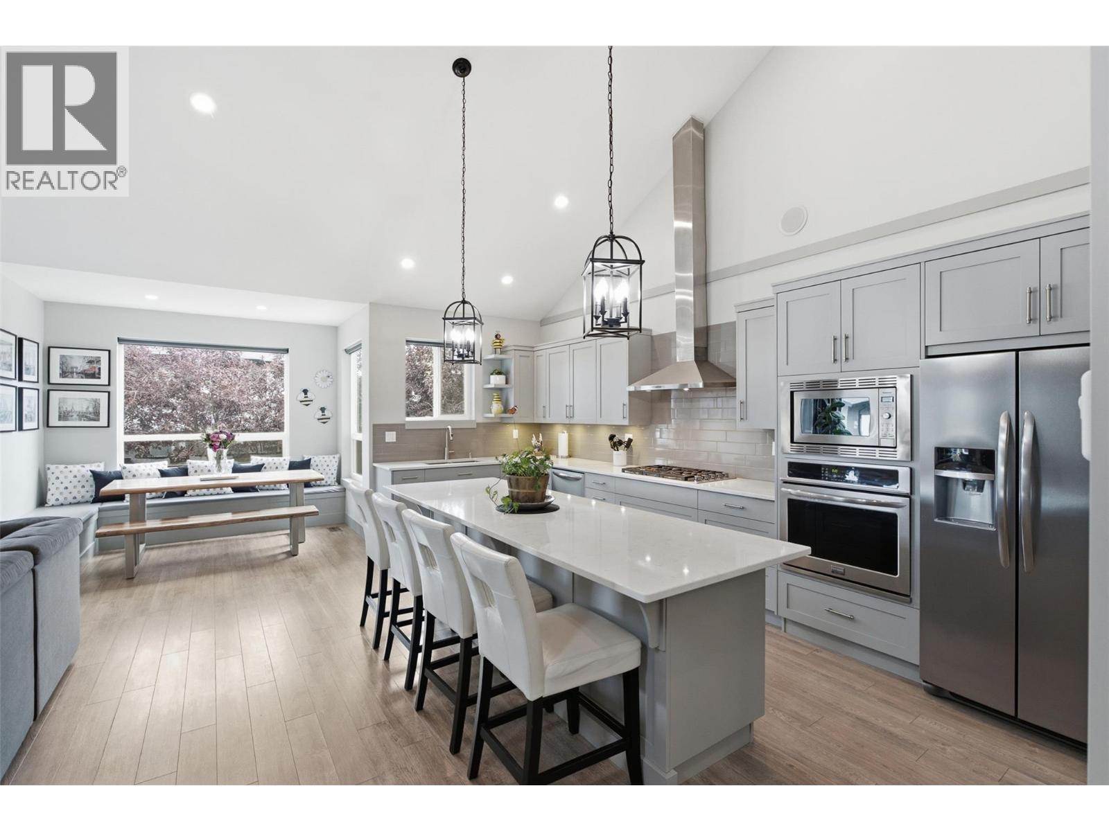 1488 Dunbar Drive, Kamloops, BC - Indoor Photo Showing Kitchen With Upgraded Kitchen
