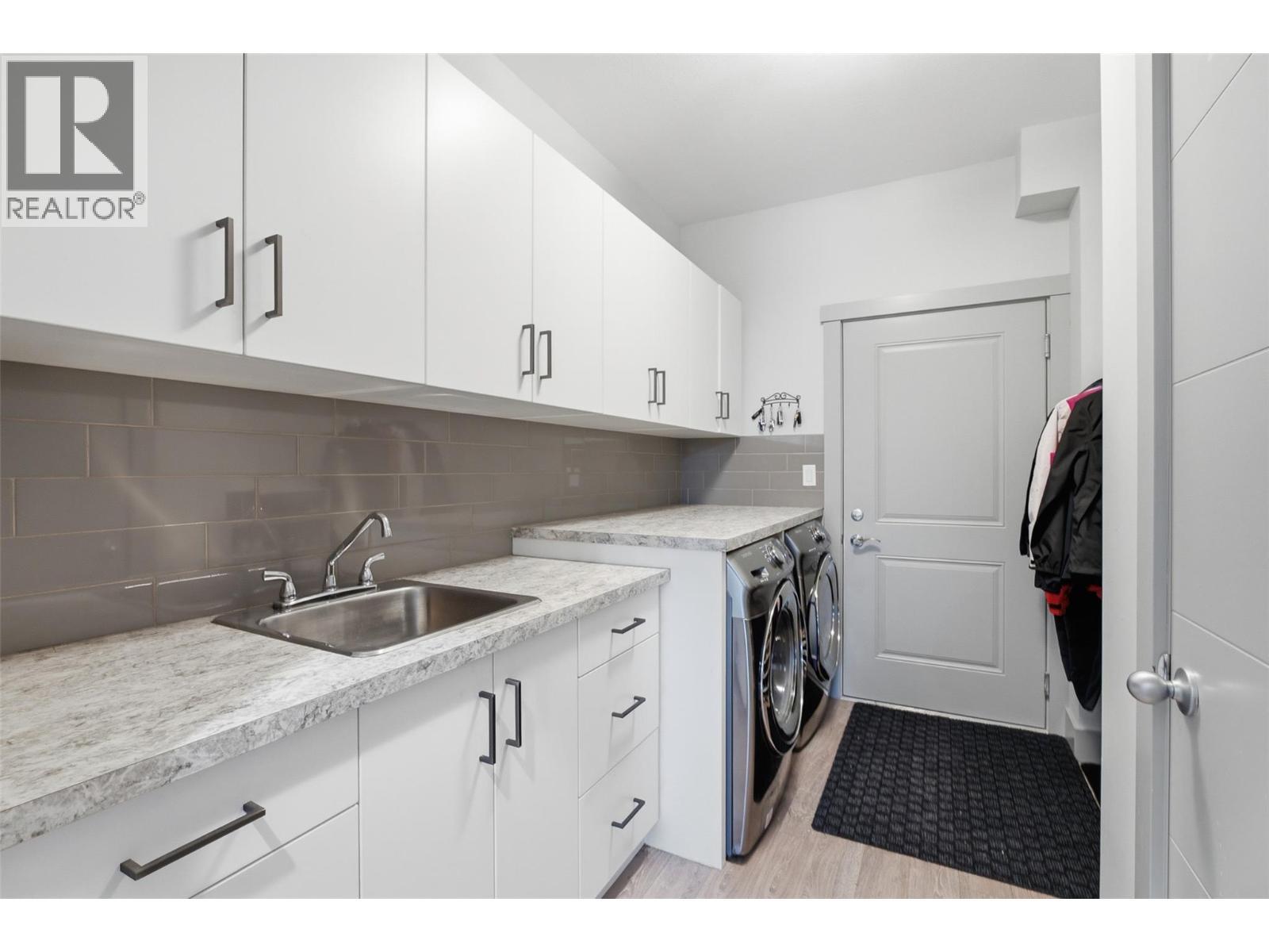 1488 Dunbar Drive, Kamloops, BC - Indoor Photo Showing Laundry Room