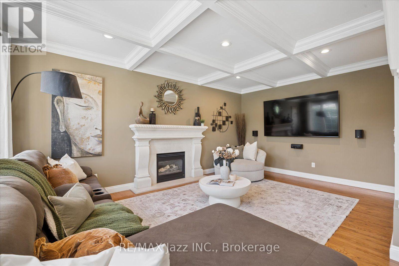 140 Taylorwood Court, Oshawa (Samac), ON - Indoor Photo Showing Living Room With Fireplace