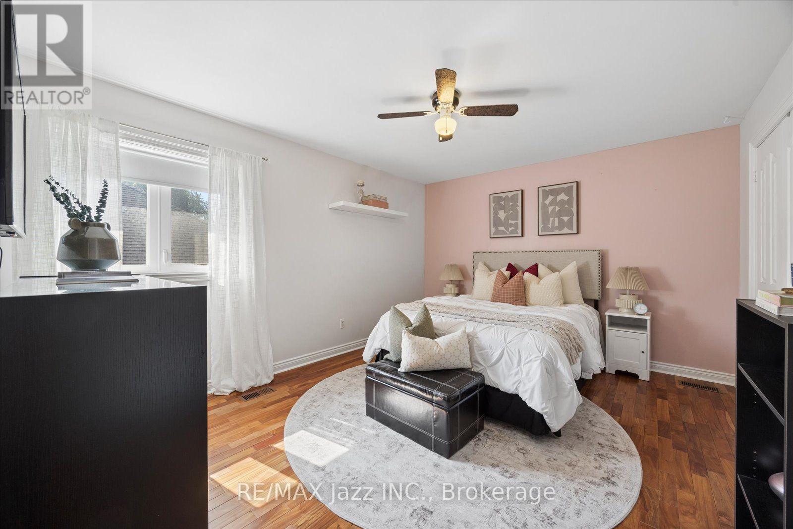 140 Taylorwood Court, Oshawa (Samac), ON - Indoor Photo Showing Bedroom