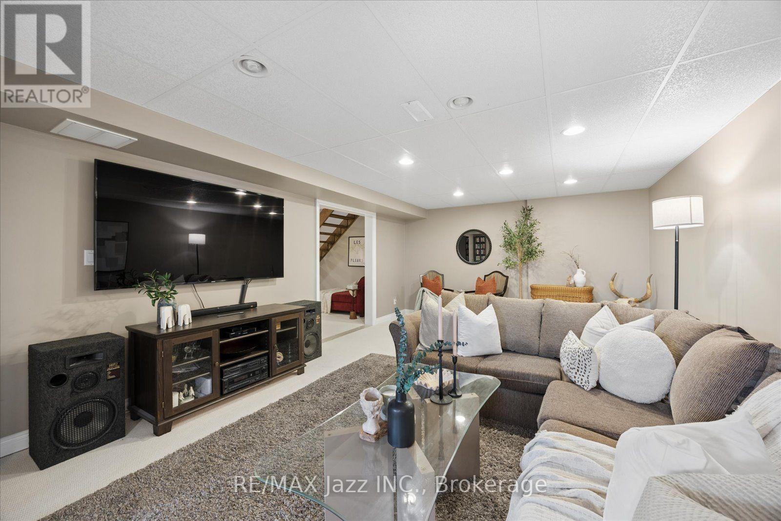 140 Taylorwood Court, Oshawa (Samac), ON - Indoor