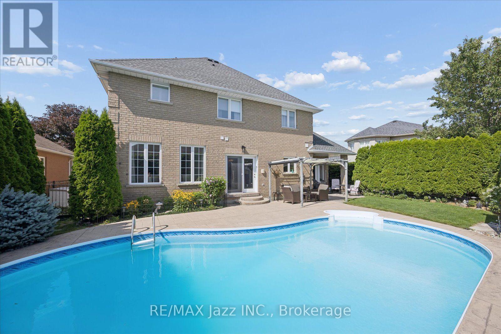 140 Taylorwood Court, Oshawa (Samac), ON - Outdoor With In Ground Pool With Backyard