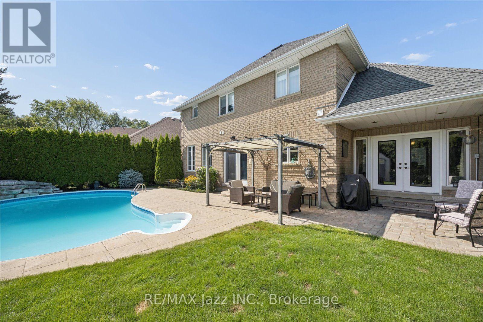 140 Taylorwood Court, Oshawa (Samac), ON - Outdoor With In Ground Pool With Deck Patio Veranda