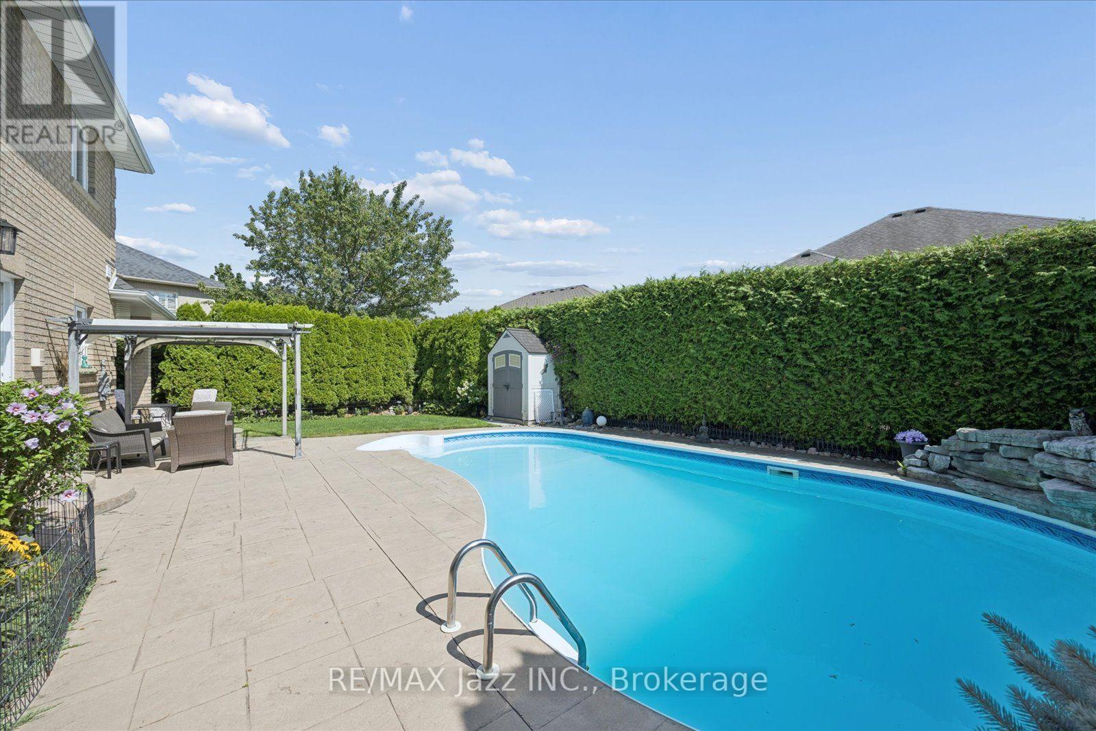 140 Taylorwood Court, Oshawa (Samac), ON - Outdoor With In Ground Pool