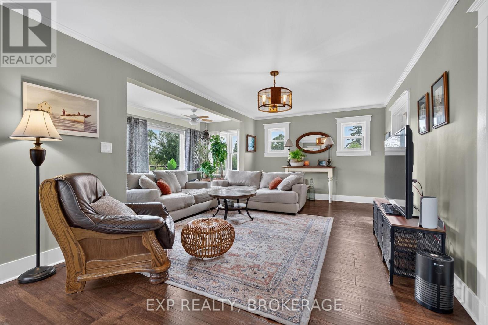 4682 County 2 Road, Front Of Leeds & Seeleys Bay, ON - Indoor Photo Showing Living Room