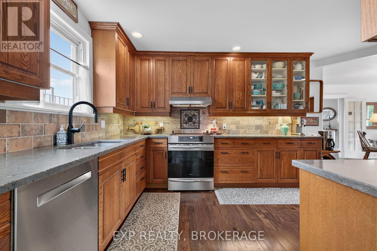 4682 County 2 Road, Front Of Leeds & Seeleys Bay, ON - Indoor Photo Showing Kitchen With Double Sink