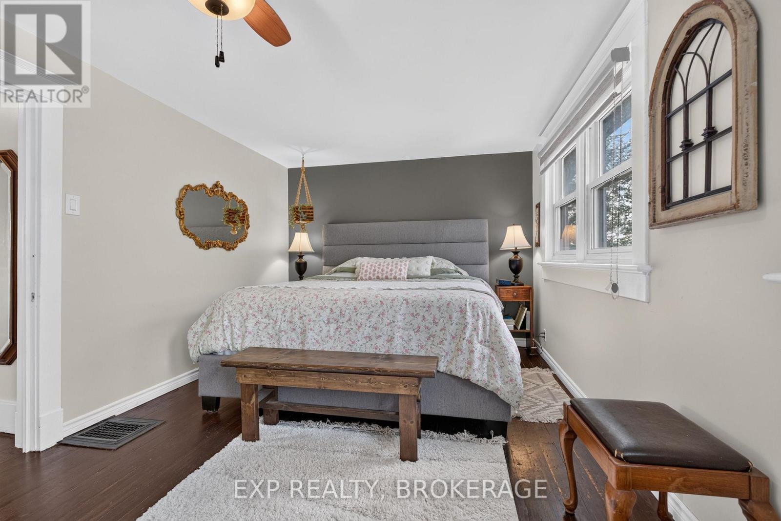 4682 County 2 Road, Front Of Leeds & Seeleys Bay, ON - Indoor Photo Showing Bedroom