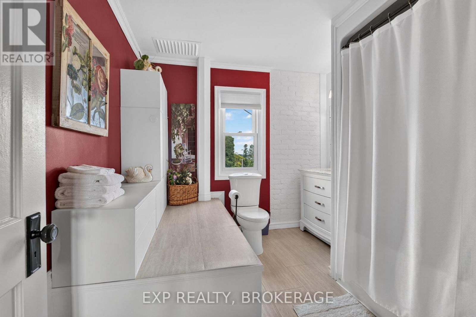 4682 County 2 Road, Front Of Leeds & Seeleys Bay, ON - Indoor Photo Showing Other Room