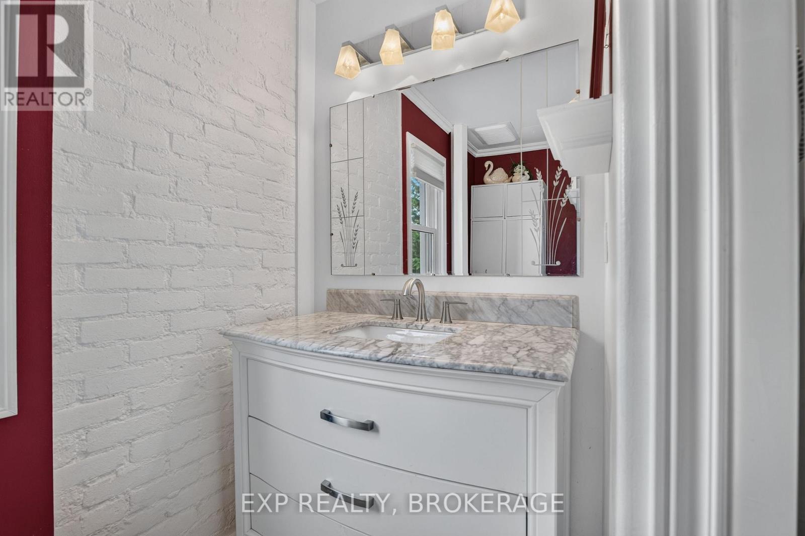 4682 County 2 Road, Front Of Leeds & Seeleys Bay, ON - Indoor Photo Showing Bathroom