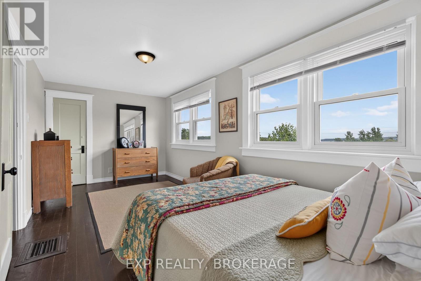 4682 County 2 Road, Front Of Leeds & Seeleys Bay, ON - Indoor Photo Showing Bedroom