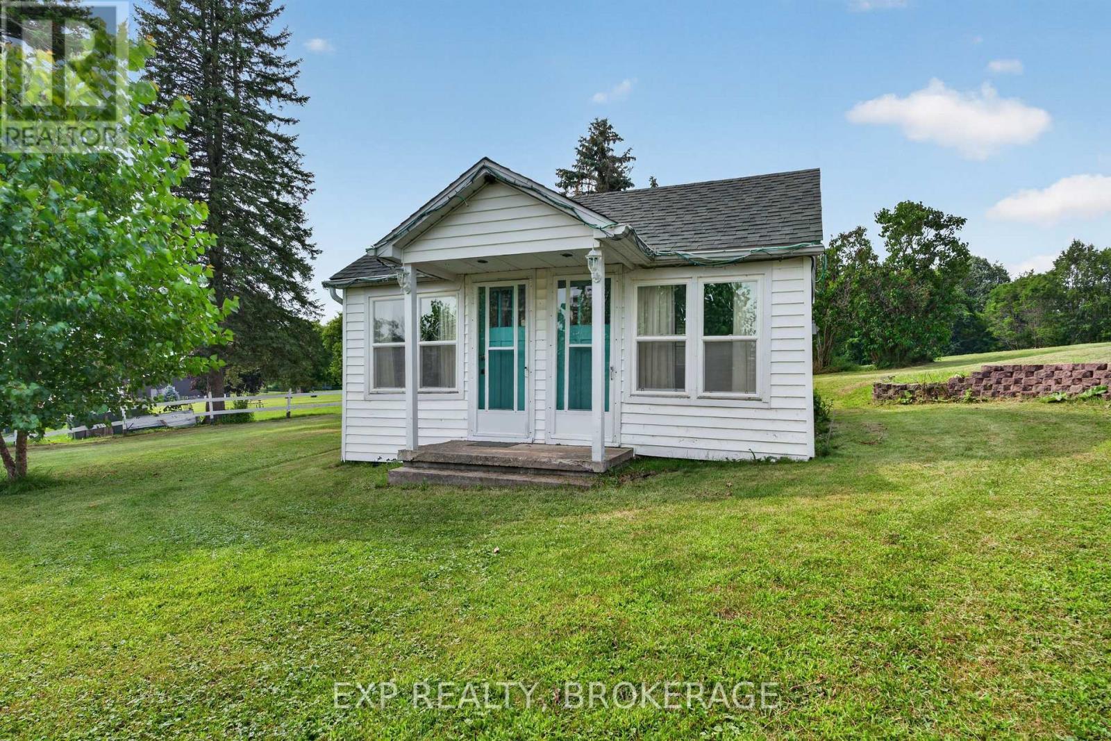 4682 County 2 Road, Front Of Leeds & Seeleys Bay, ON - Outdoor