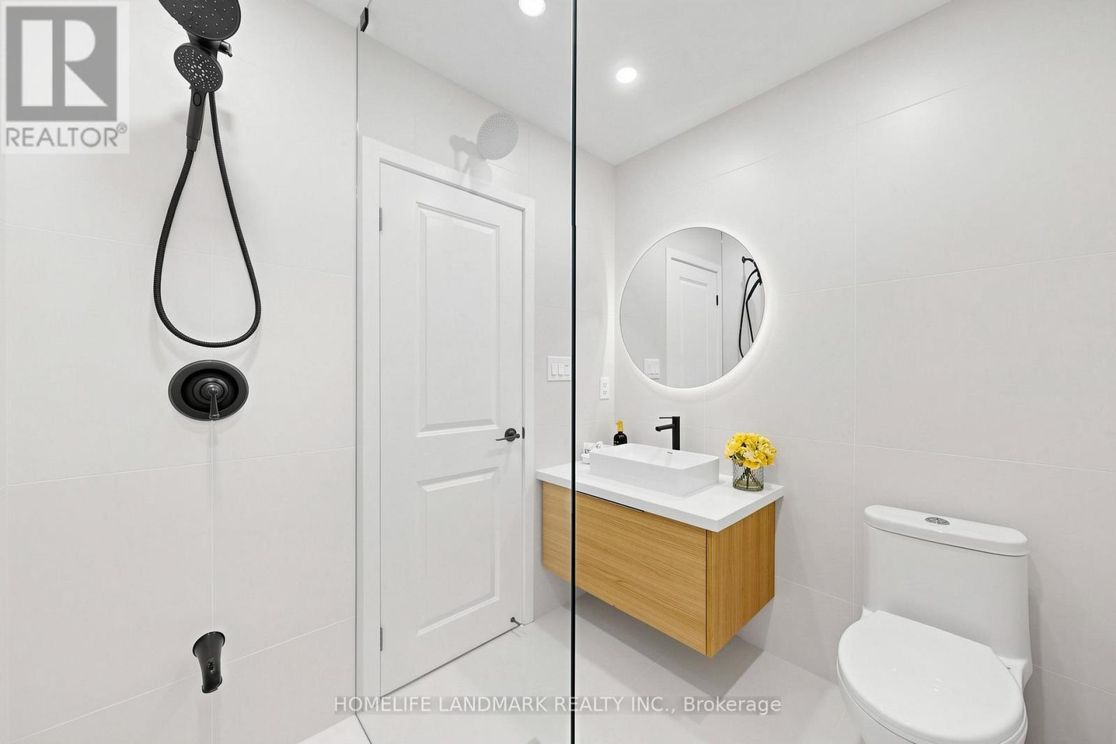 55 Chilton Road, Toronto, ON - Indoor Photo Showing Bathroom