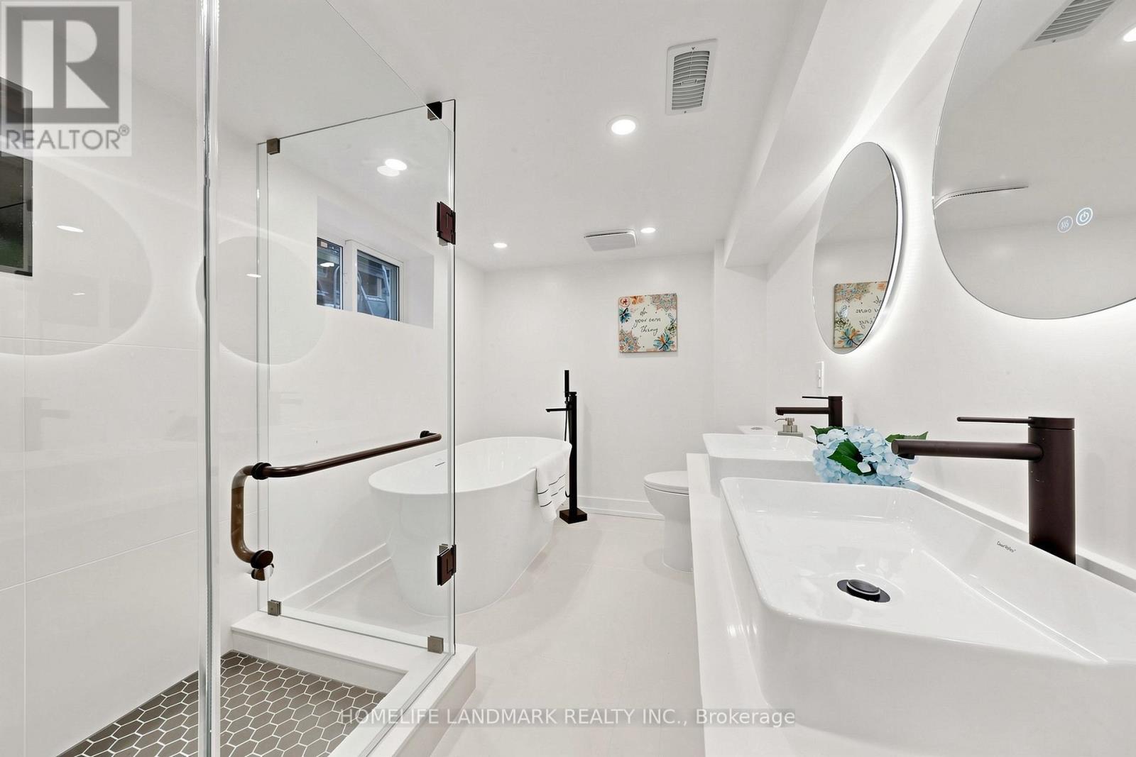 55 Chilton Road, Toronto, ON - Indoor Photo Showing Bathroom