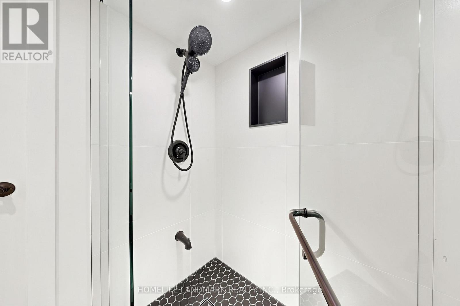 55 Chilton Road, Toronto, ON - Indoor Photo Showing Bathroom