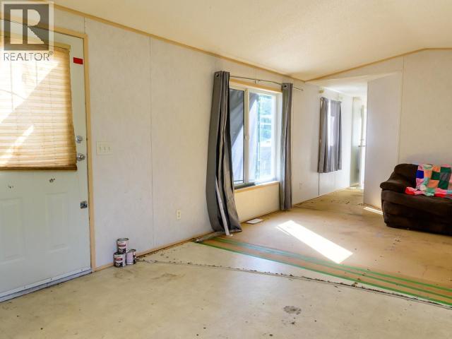 411-989 Range Road, Whitehorse, YT - Indoor Photo Showing Other Room