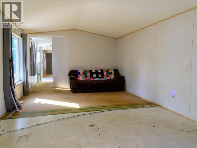 411-989 Range Road, Whitehorse, YT - Indoor Photo Showing Other Room