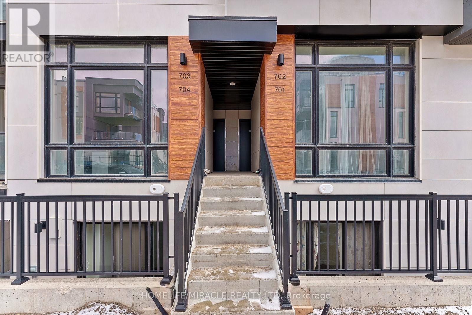 Th704 - 5 Steckley House Lane, Richmond Hill, ON - Outdoor