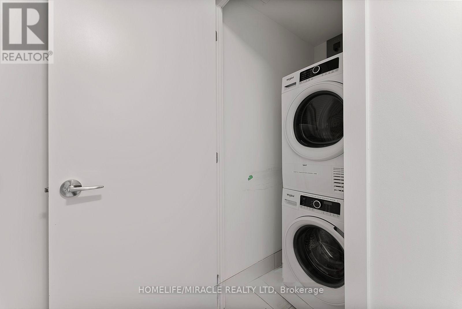Th704 - 5 Steckley House Lane, Richmond Hill, ON - Indoor Photo Showing Laundry Room