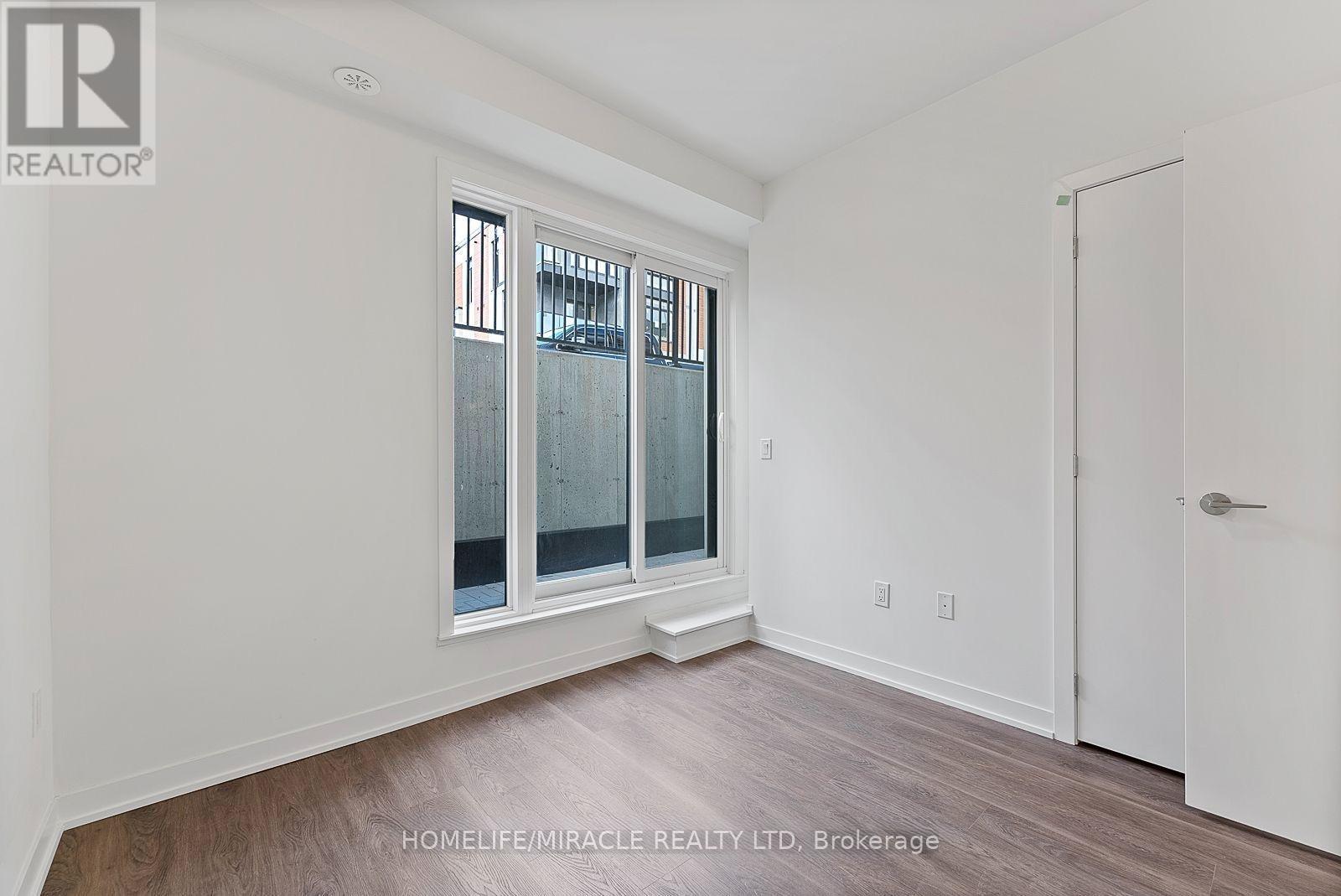 Th704 - 5 Steckley House Lane, Richmond Hill, ON - Indoor Photo Showing Other Room