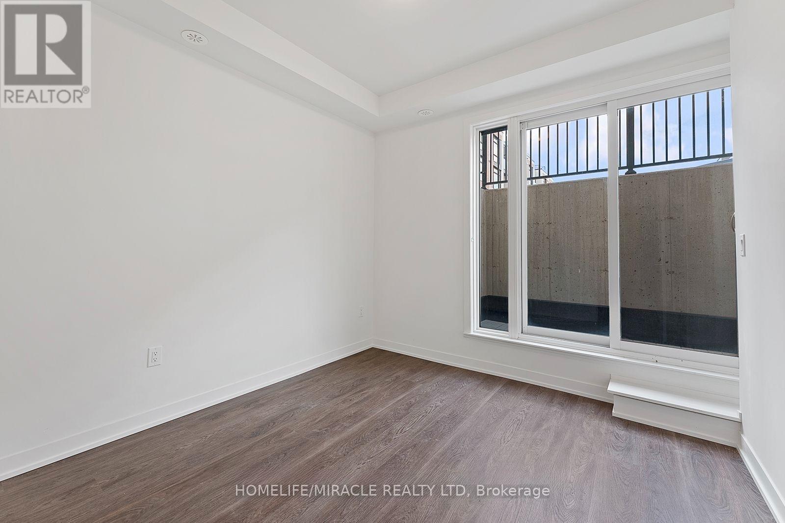 Th704 - 5 Steckley House Lane, Richmond Hill, ON - Indoor Photo Showing Other Room