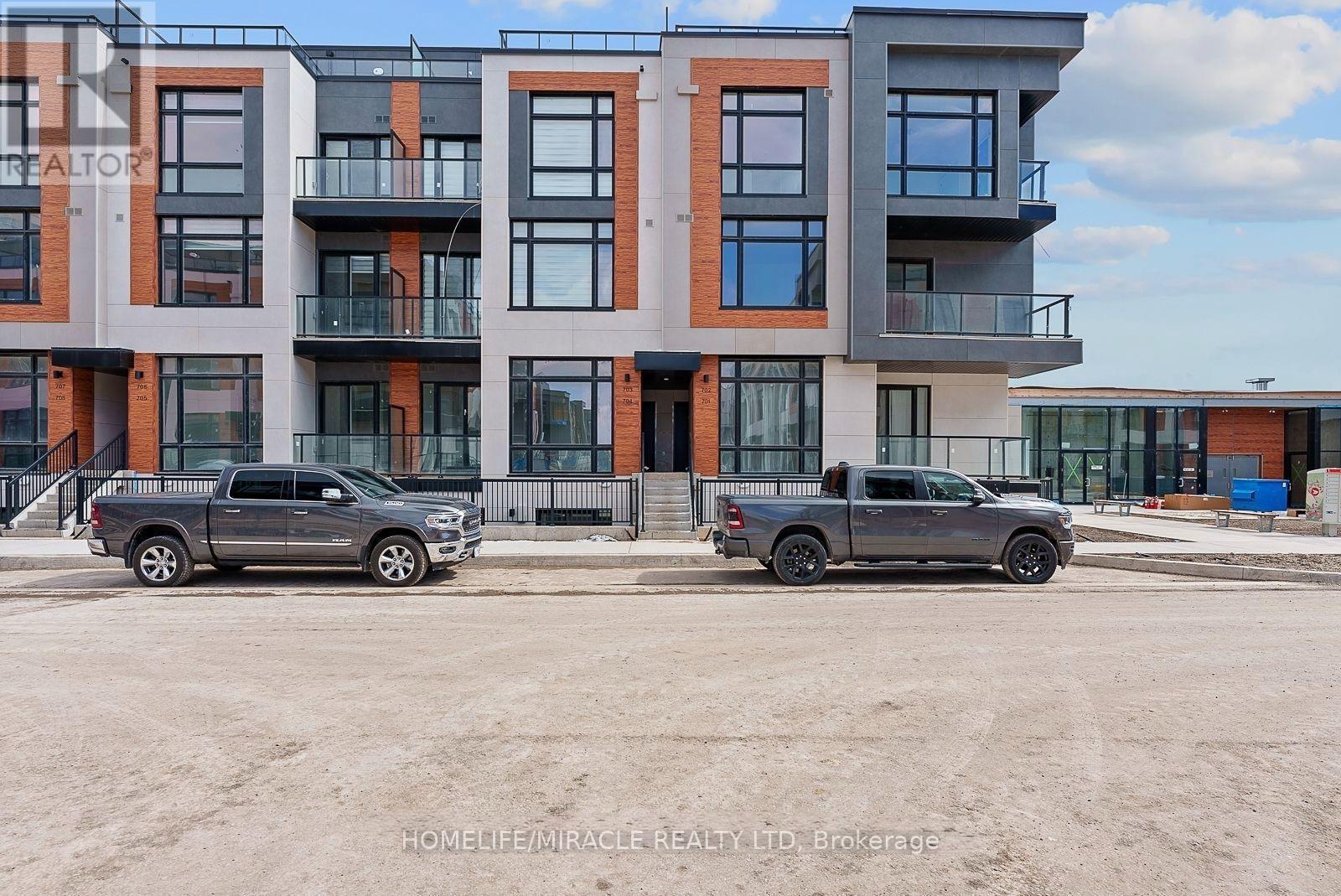 Th704 - 5 Steckley House Lane, Richmond Hill, ON - Outdoor With Facade