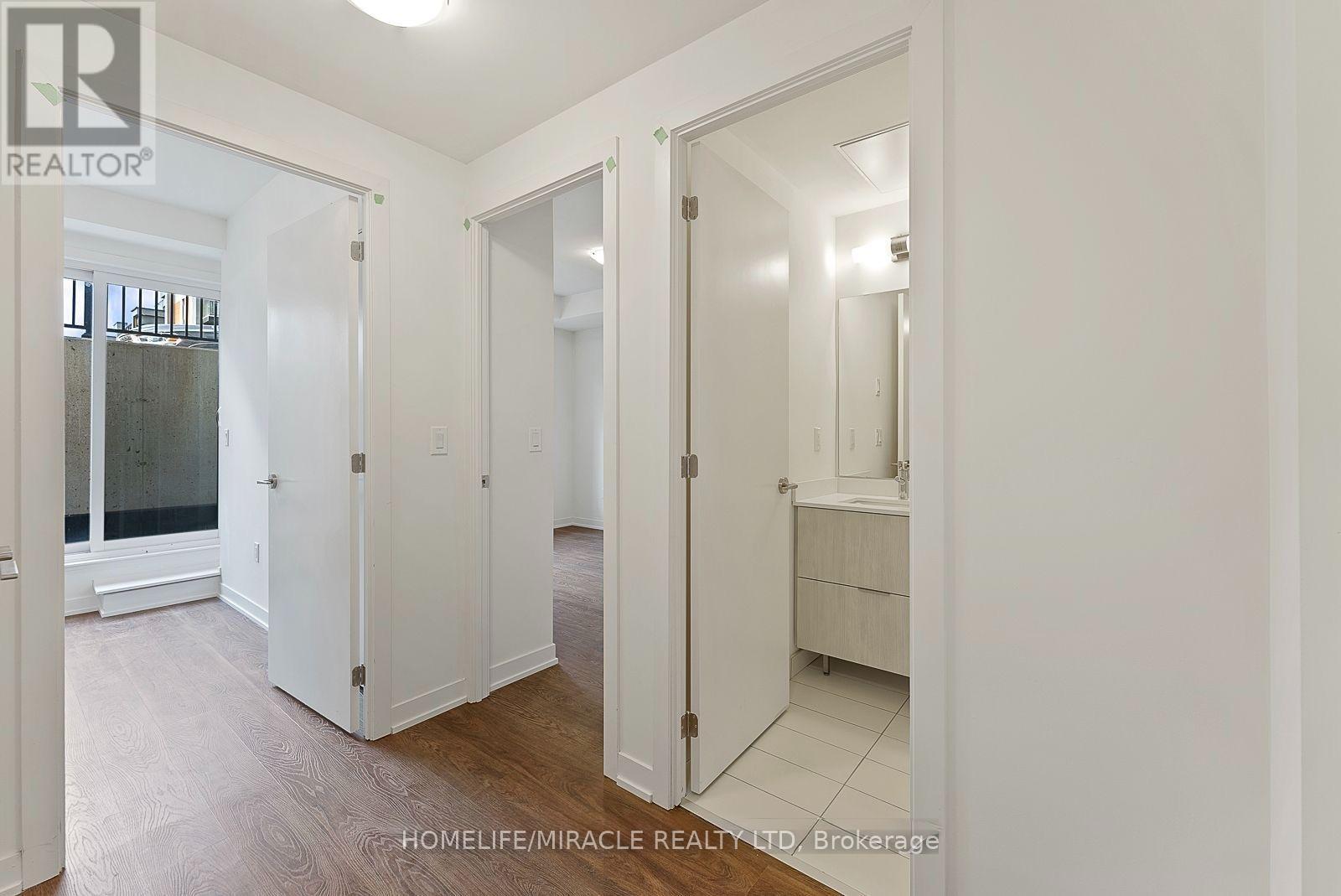 Th704 - 5 Steckley House Lane, Richmond Hill, ON - Indoor Photo Showing Other Room