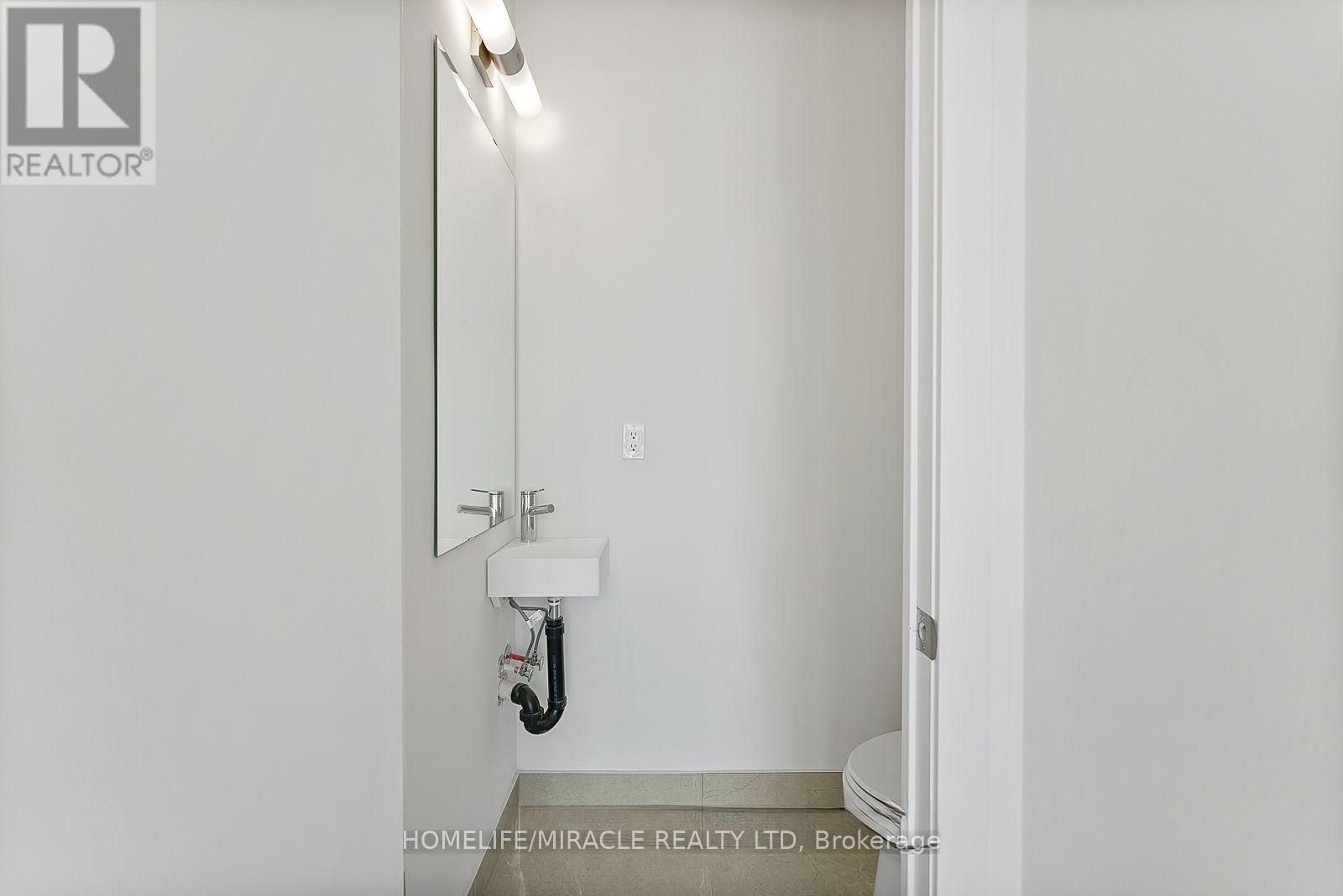 Th704 - 5 Steckley House Lane, Richmond Hill, ON - Indoor