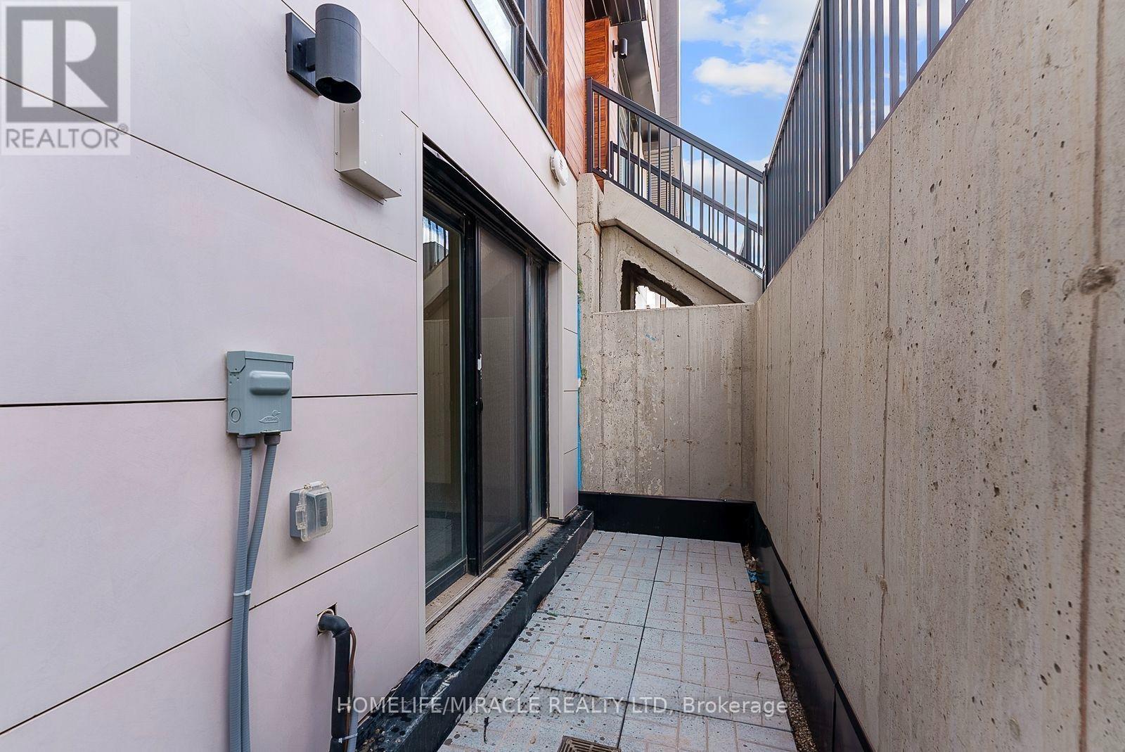 Th704 - 5 Steckley House Lane, Richmond Hill, ON - Outdoor With Exterior