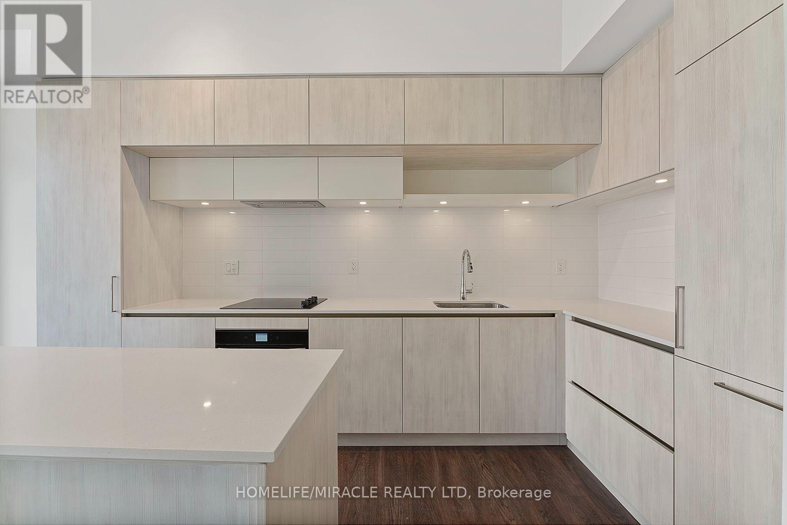 Th704 - 5 Steckley House Lane, Richmond Hill, ON - Indoor Photo Showing Kitchen With Upgraded Kitchen