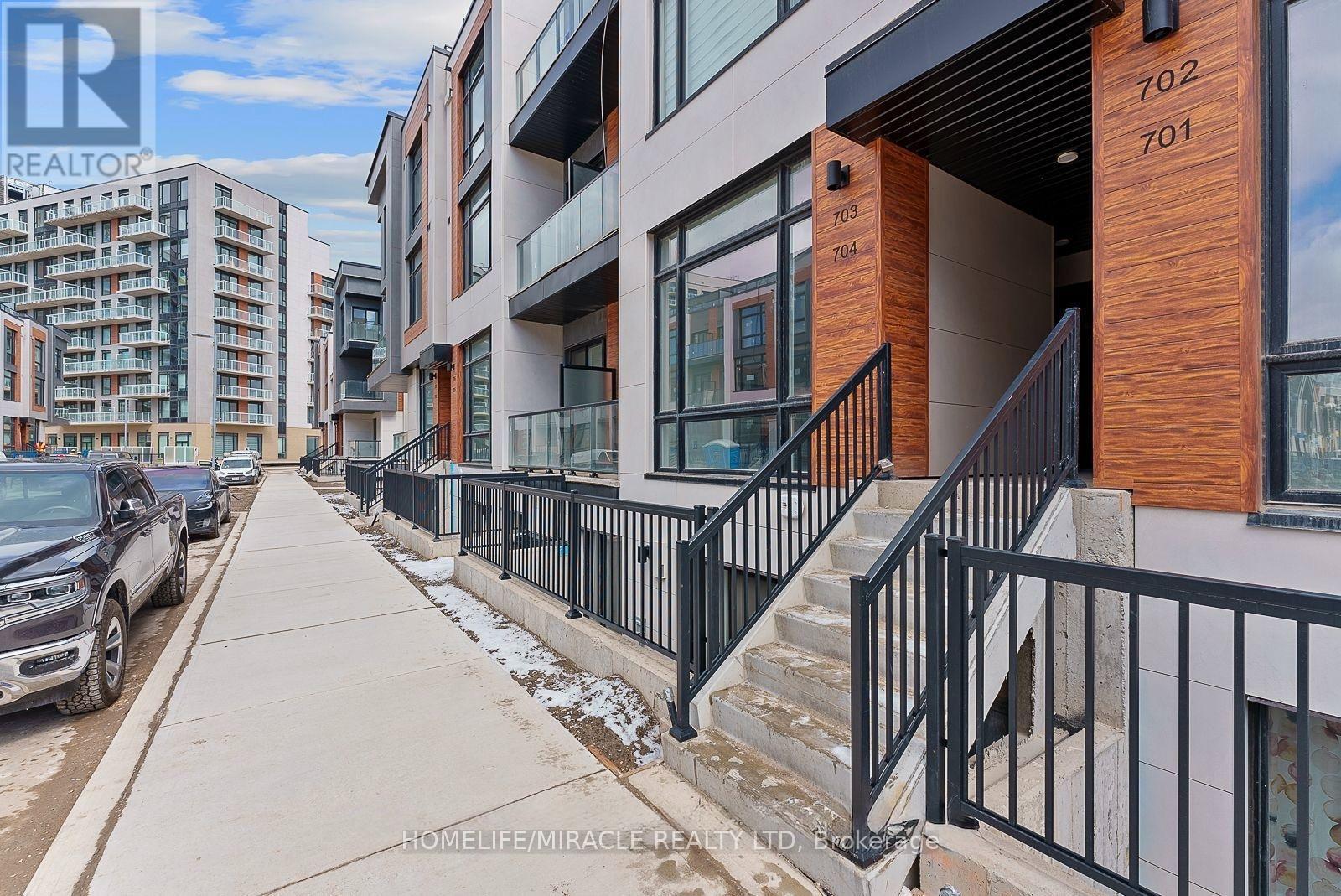 Th704 - 5 Steckley House Lane, Richmond Hill, ON - Outdoor
