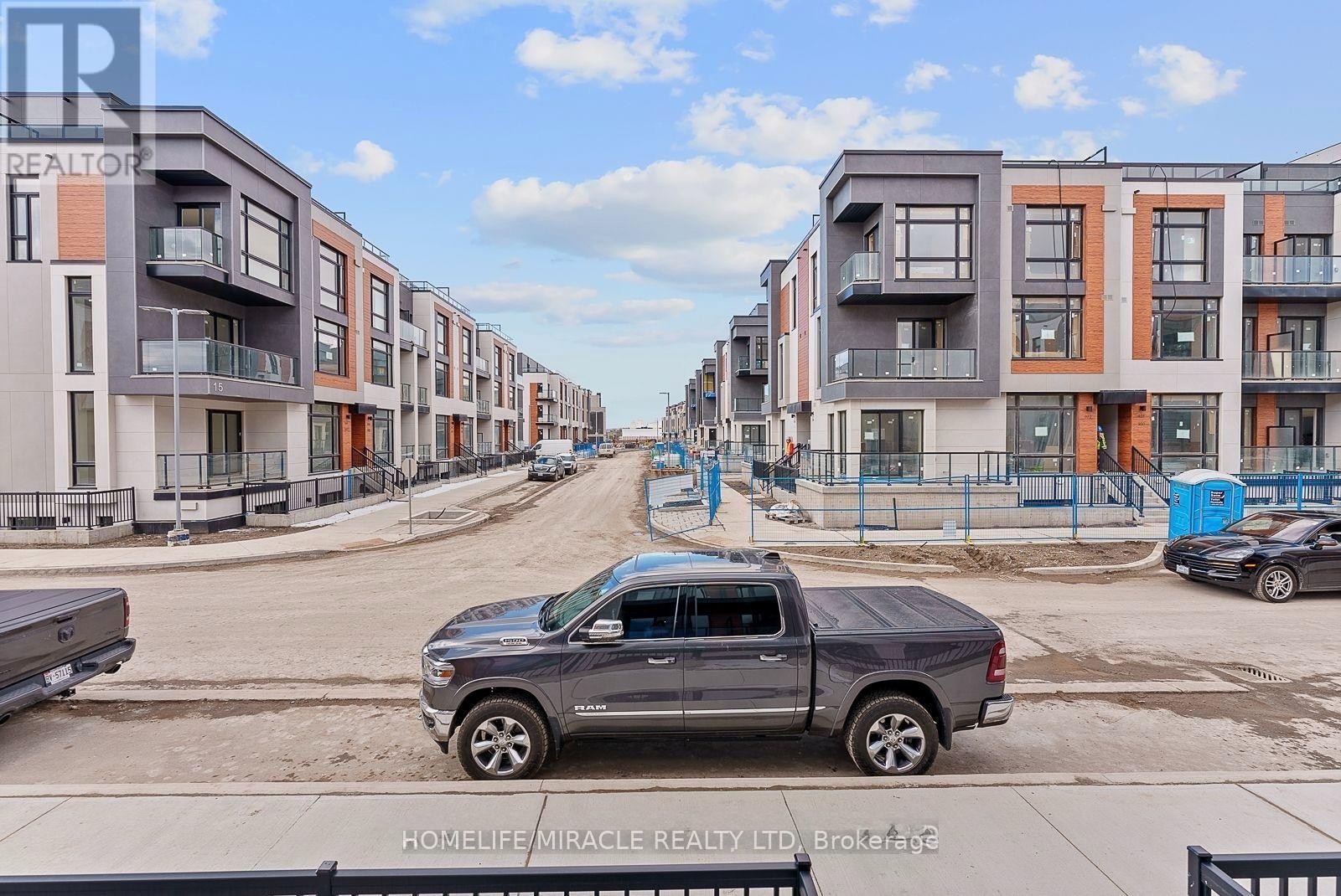 Th704 - 5 Steckley House Lane, Richmond Hill, ON - Outdoor
