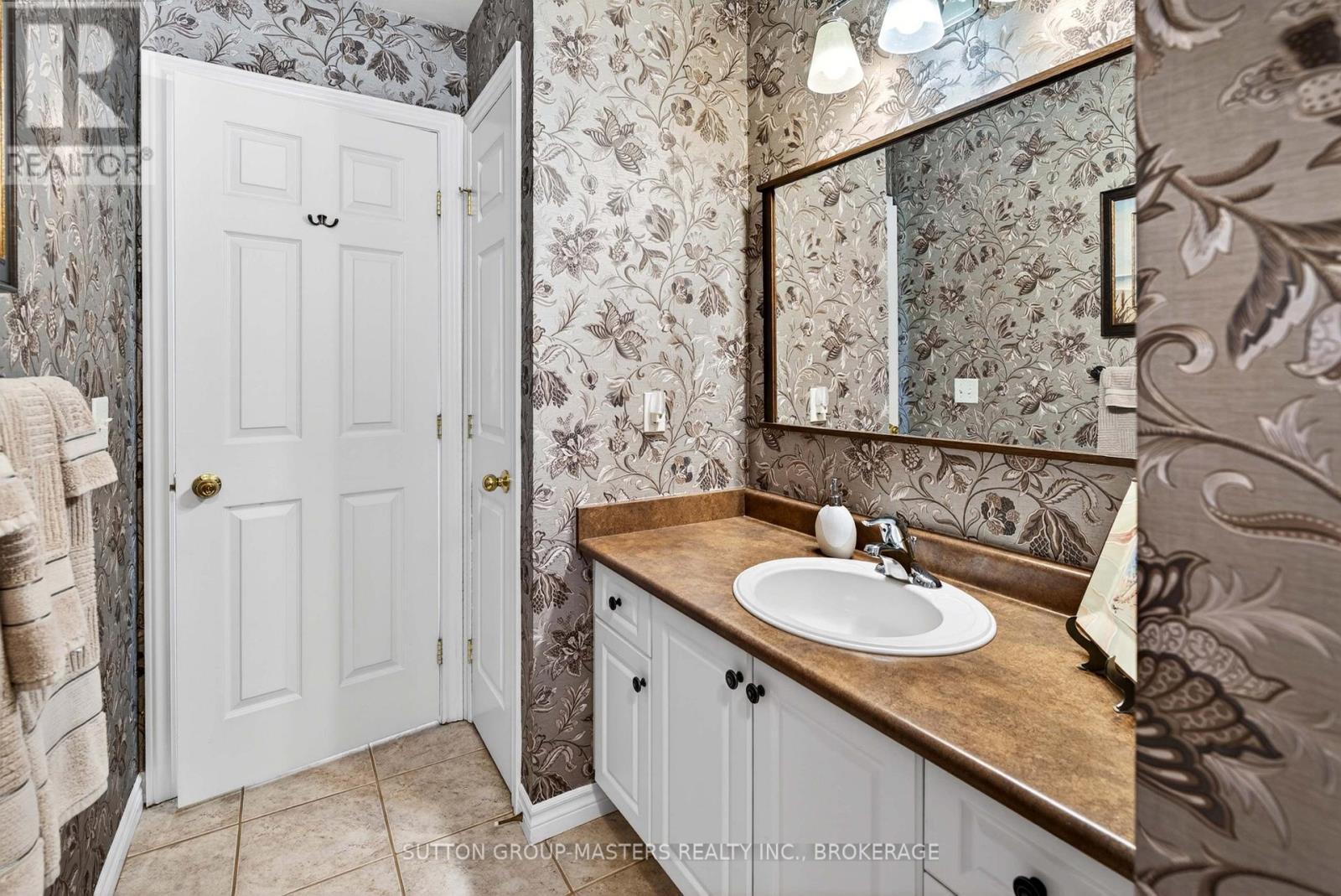 133 Britannia Crescent, Loyalist (Bath), ON - Indoor Photo Showing Bathroom