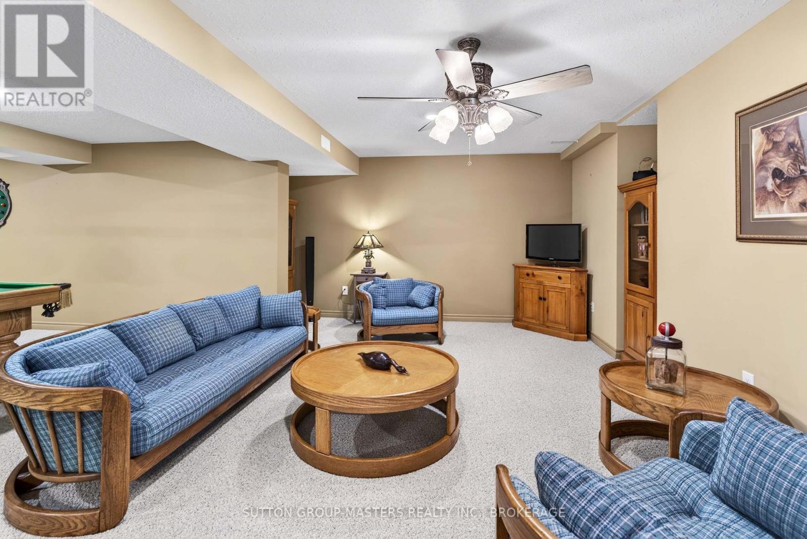 133 Britannia Crescent, Loyalist (Bath), ON - Indoor Photo Showing Living Room