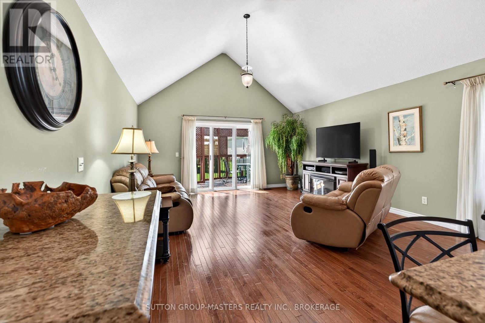 133 Britannia Crescent, Loyalist (Bath), ON - Indoor