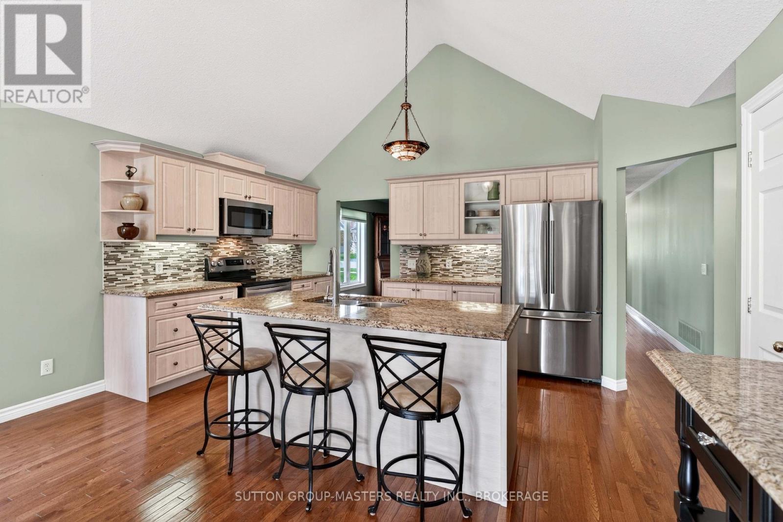 133 Britannia Crescent, Loyalist (Bath), ON - Indoor Photo Showing Kitchen With Upgraded Kitchen