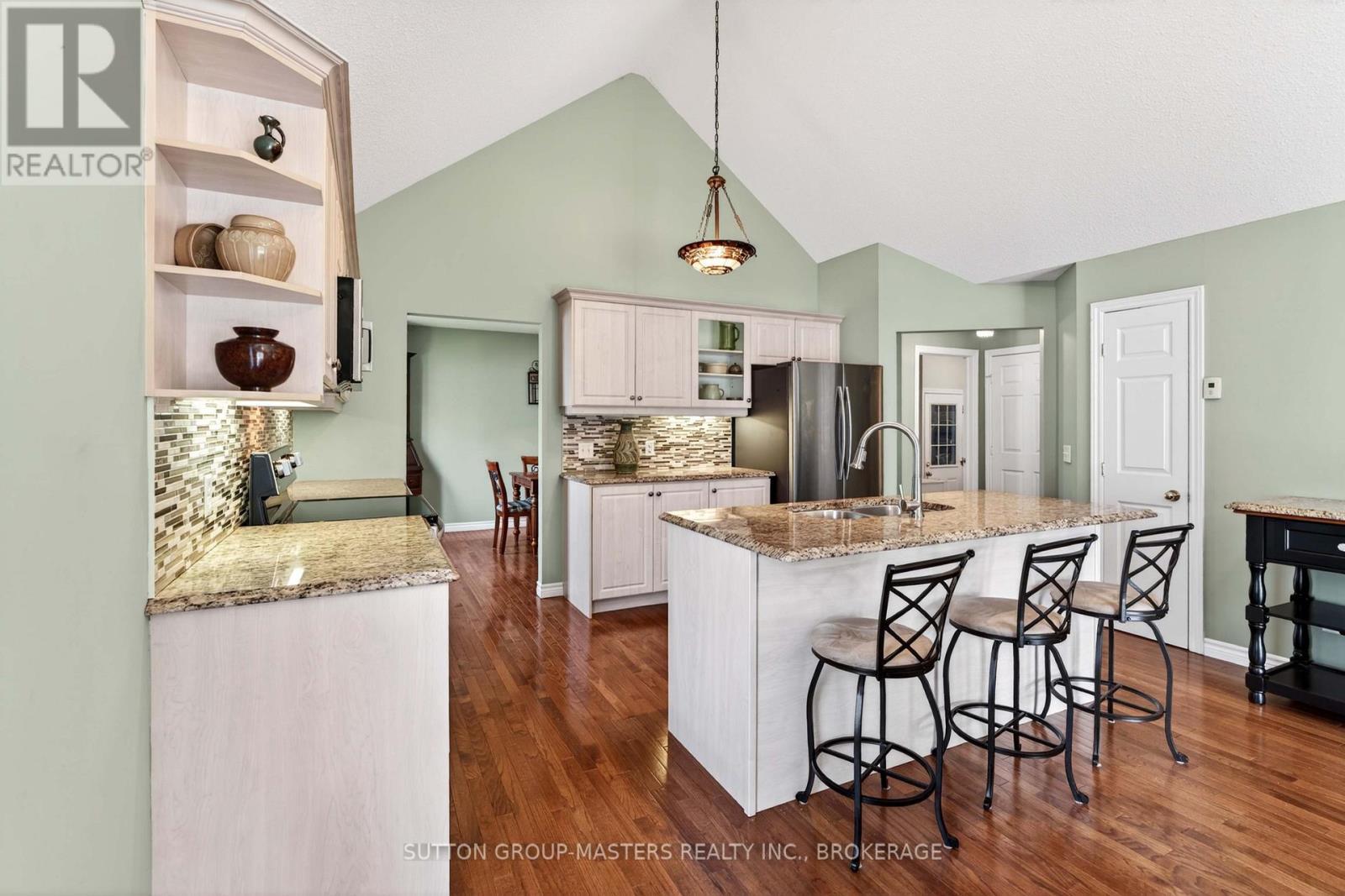 133 Britannia Crescent, Loyalist (Bath), ON - Indoor Photo Showing Kitchen With Upgraded Kitchen