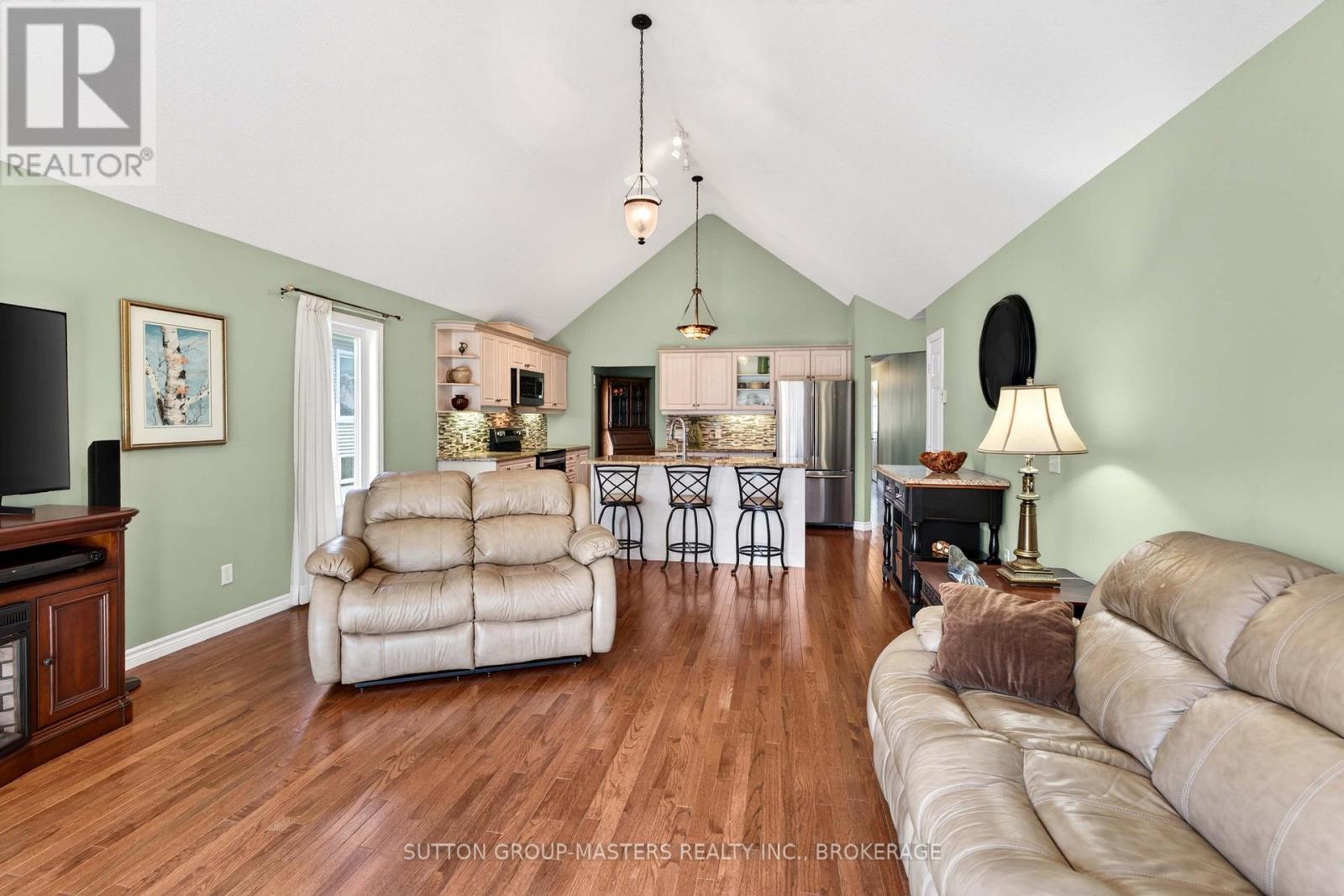133 Britannia Crescent, Loyalist (Bath), ON - Indoor Photo Showing Living Room