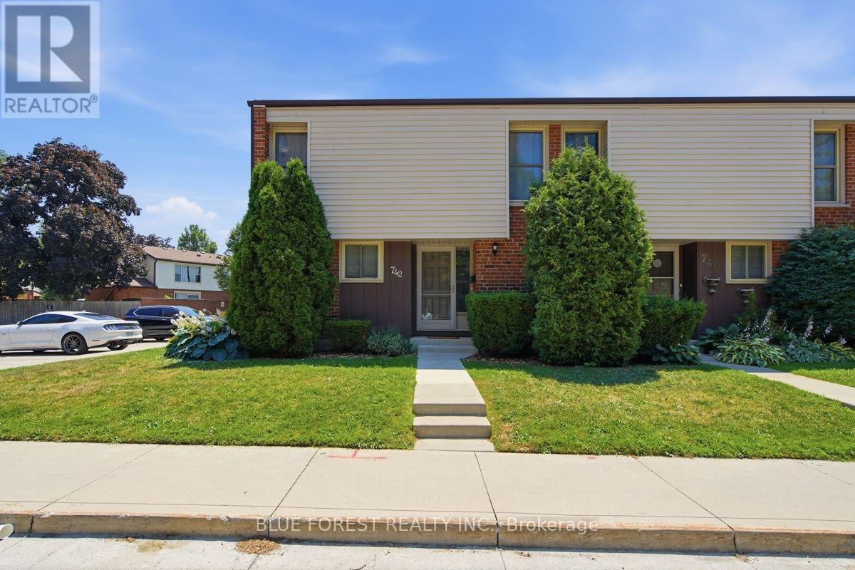 742 Fanshawe Park Road E, London North (North C), ON - Outdoor