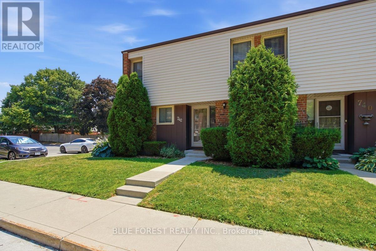 742 Fanshawe Park Road E, London North (North C), ON - Outdoor