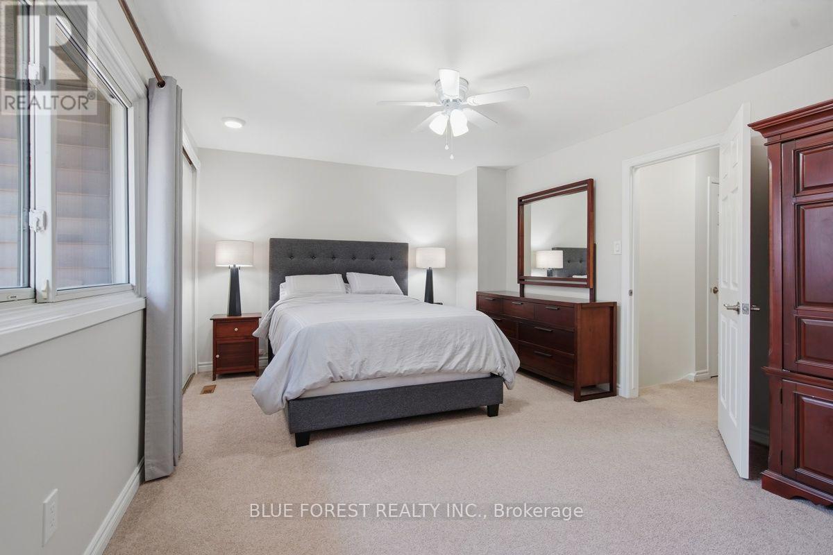 742 Fanshawe Park Road E, London North (North C), ON - Indoor Photo Showing Bedroom