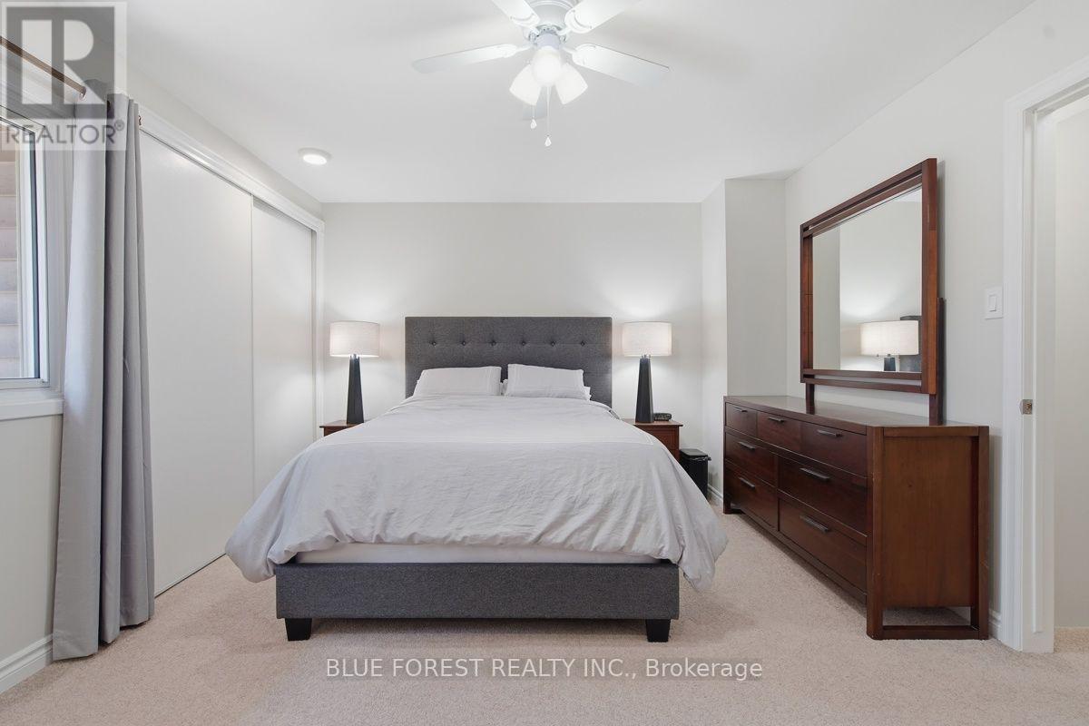 742 Fanshawe Park Road E, London North (North C), ON - Indoor Photo Showing Bedroom