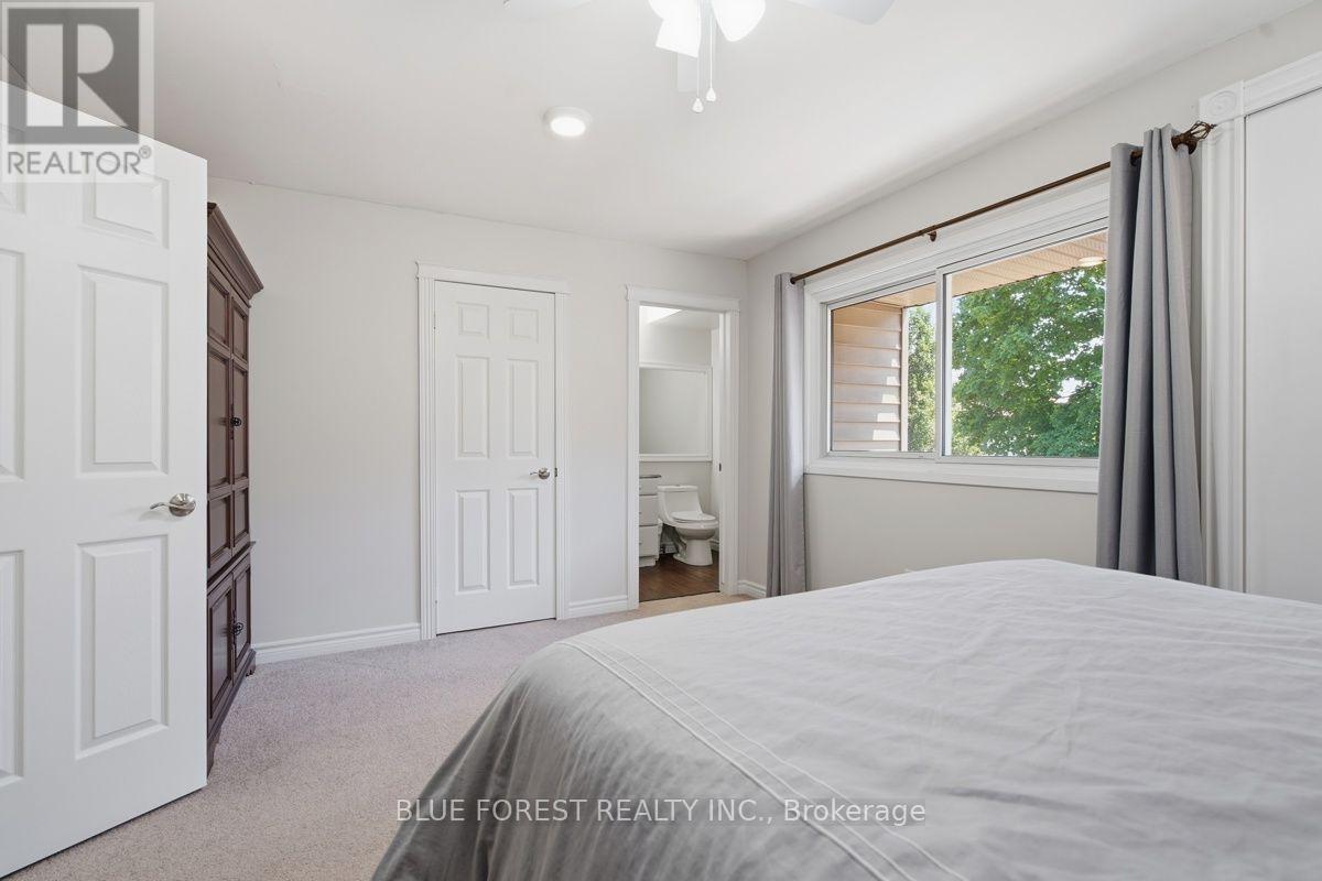742 Fanshawe Park Road E, London North (North C), ON - Indoor Photo Showing Bedroom