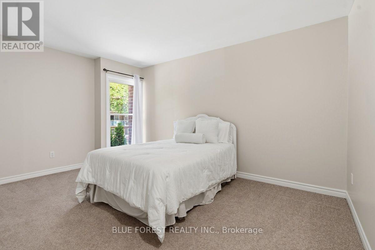 742 Fanshawe Park Road E, London North (North C), ON - Indoor Photo Showing Bedroom