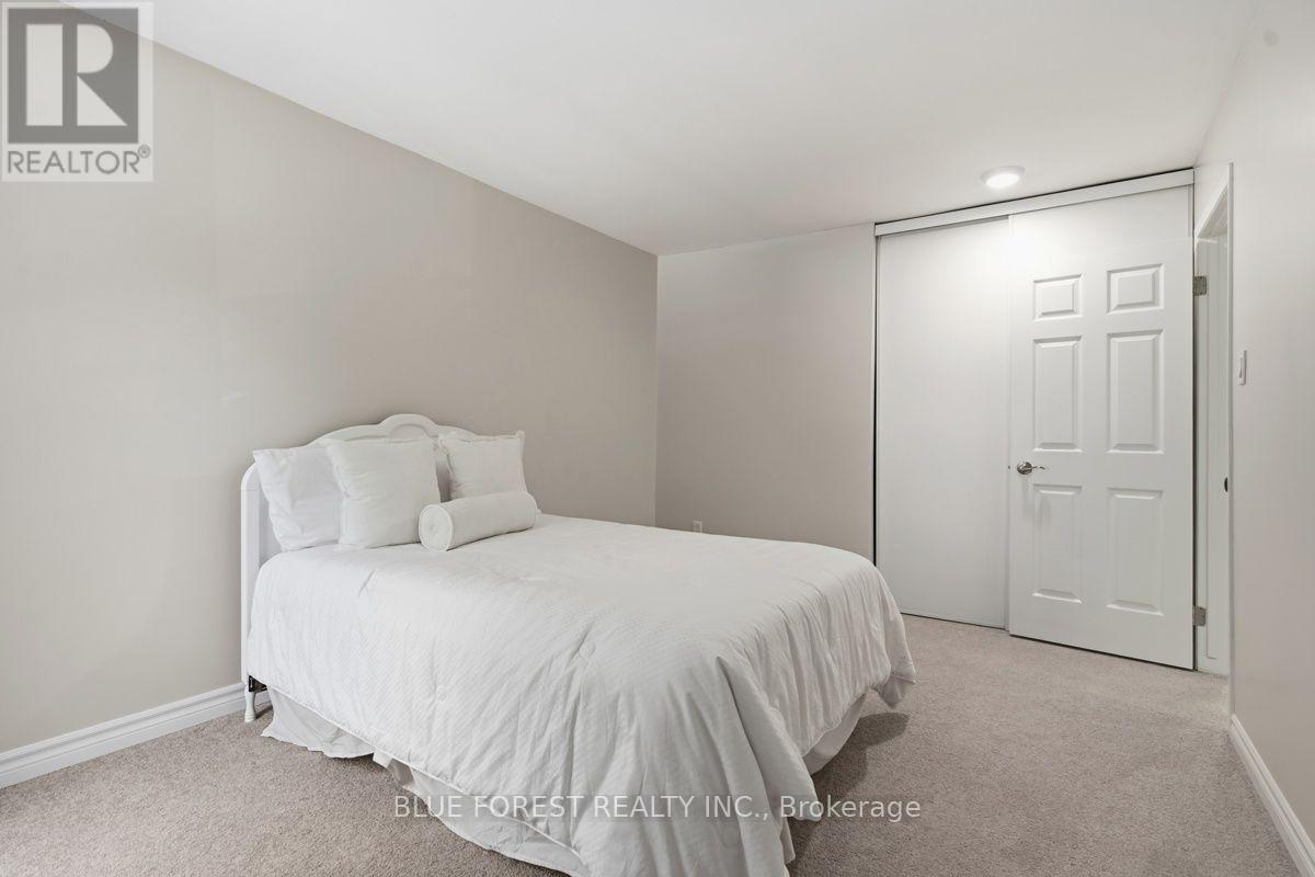 742 Fanshawe Park Road E, London North (North C), ON - Indoor Photo Showing Bedroom