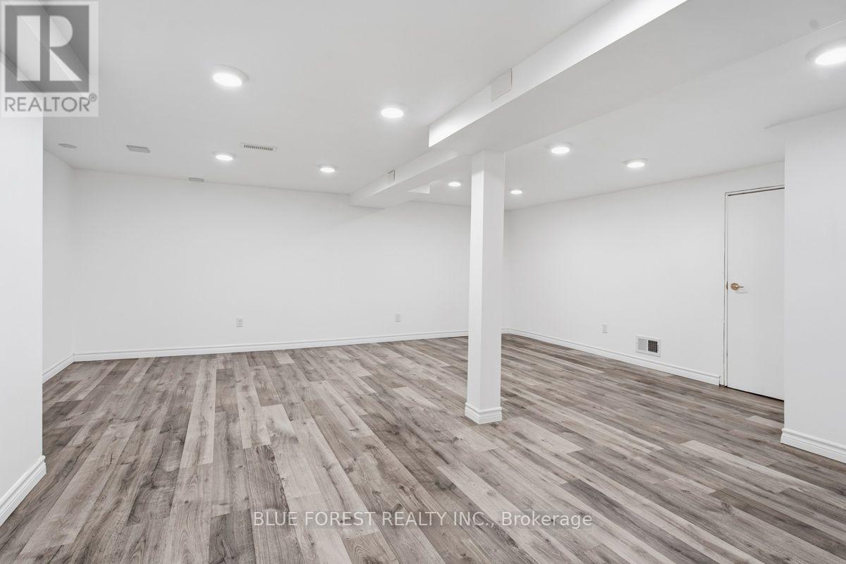 742 Fanshawe Park Road E, London North (North C), ON - Indoor