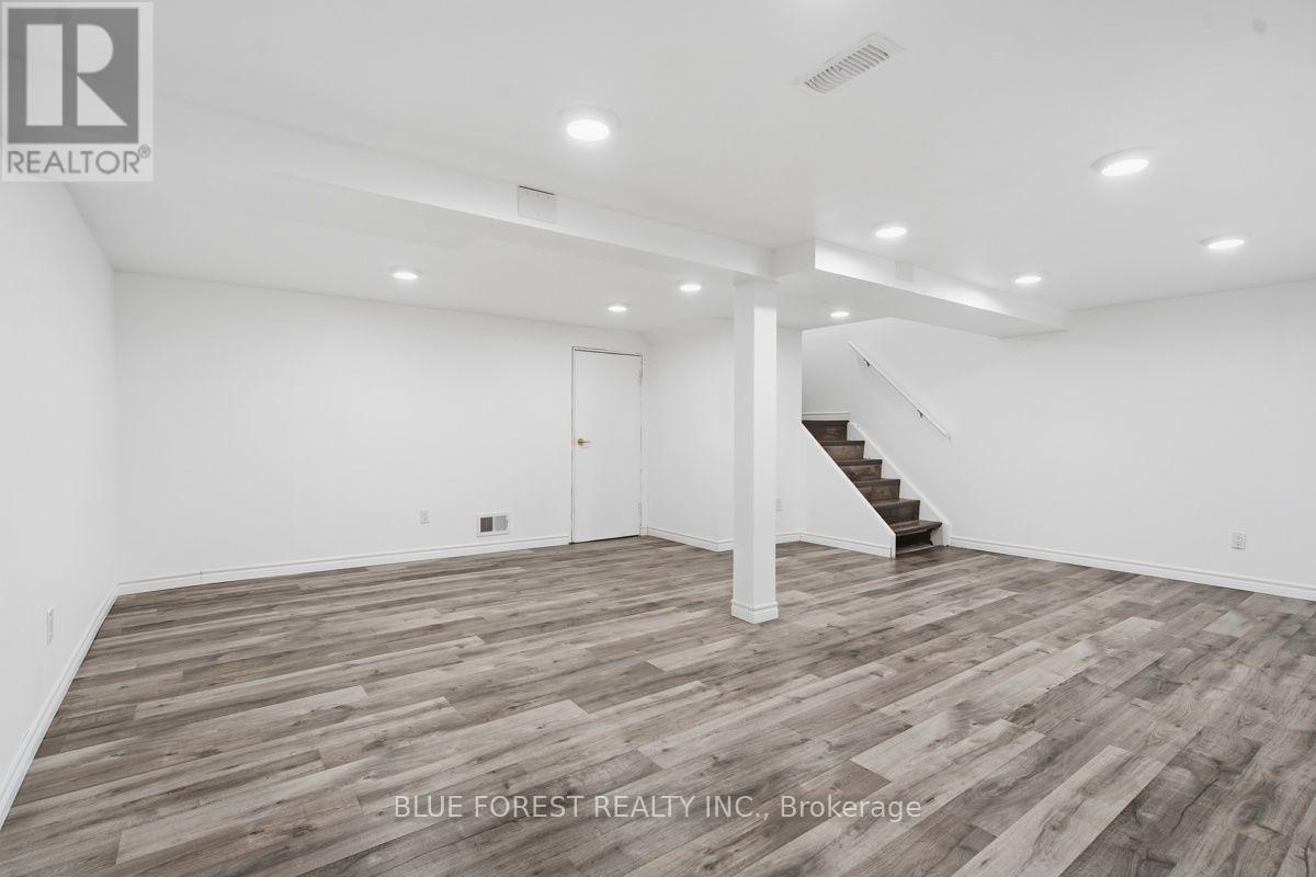 742 Fanshawe Park Road E, London North (North C), ON - Indoor