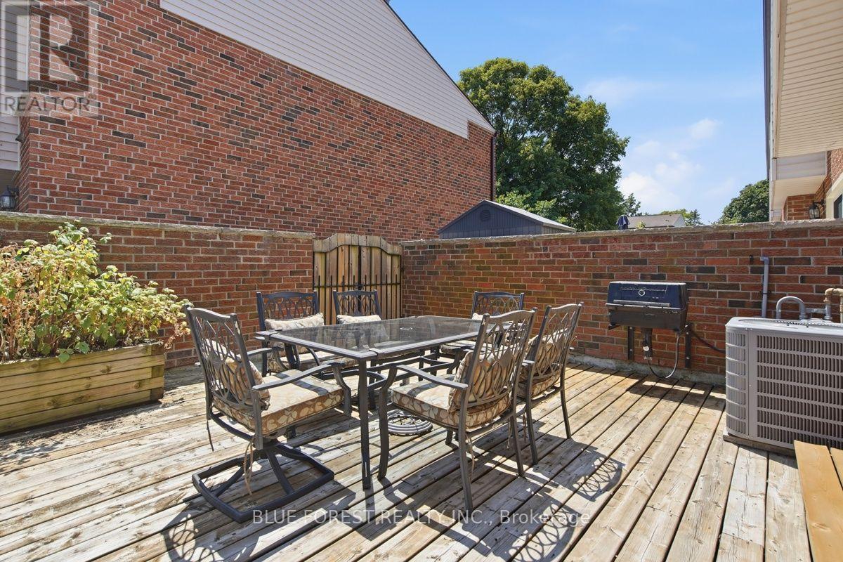 742 Fanshawe Park Road E, London North (North C), ON - Outdoor With Deck Patio Veranda With Exterior