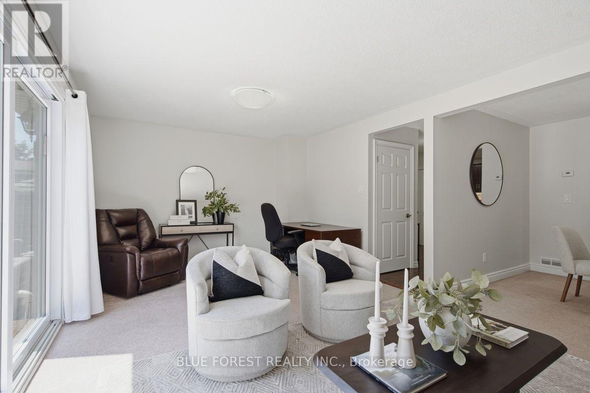 742 Fanshawe Park Road E, London North (North C), ON - Indoor
