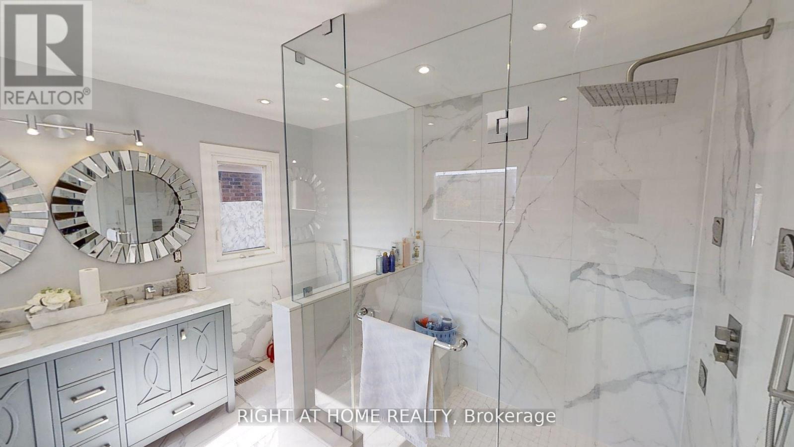 31 Northgate Crescent E, Richmond Hill, ON - Indoor Photo Showing Bathroom